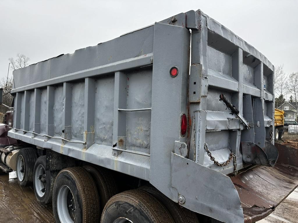 1993 Ford L9000 Quad Axle Dump Truck