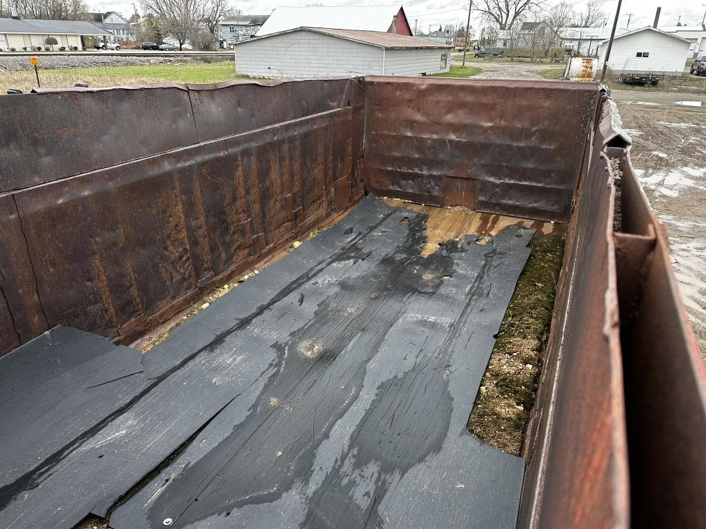 1993 Ford L9000 Quad Axle Dump Truck