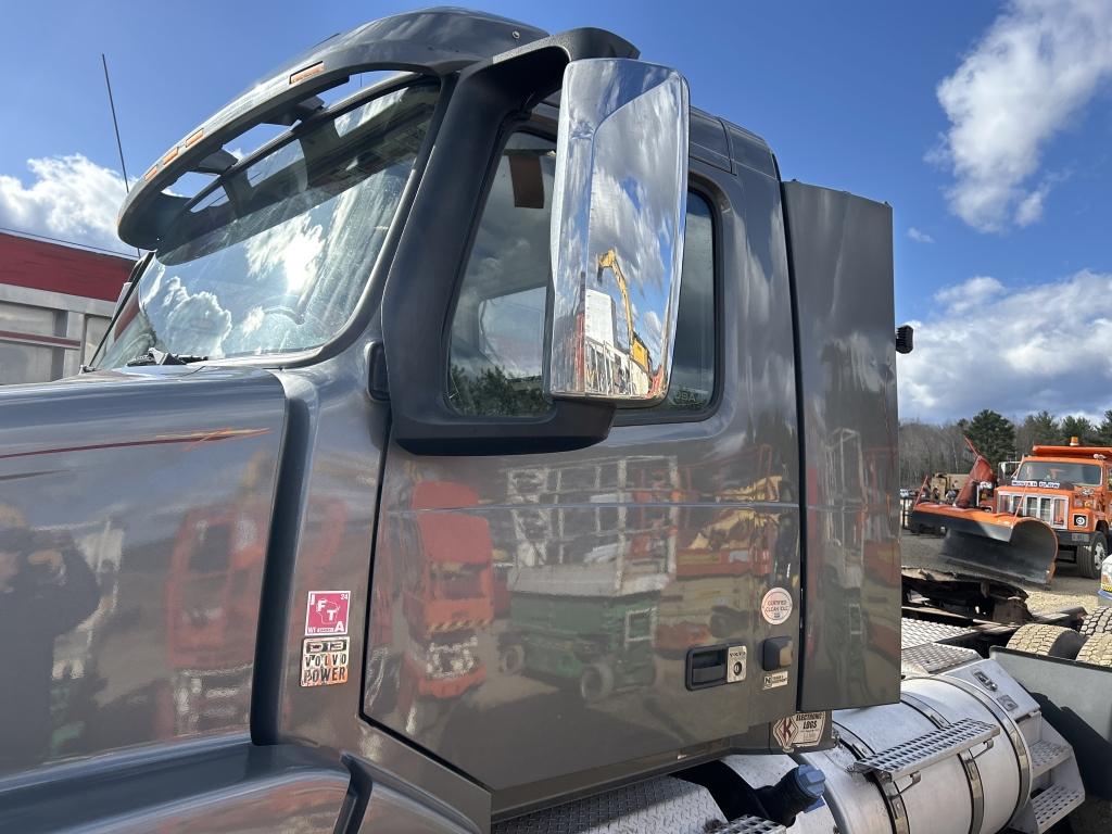 2016 Volvo D13 Day Cab