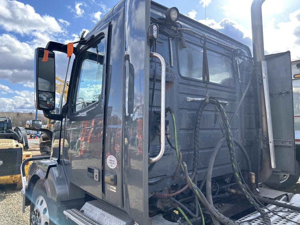 2016 Volvo D13 Day Cab