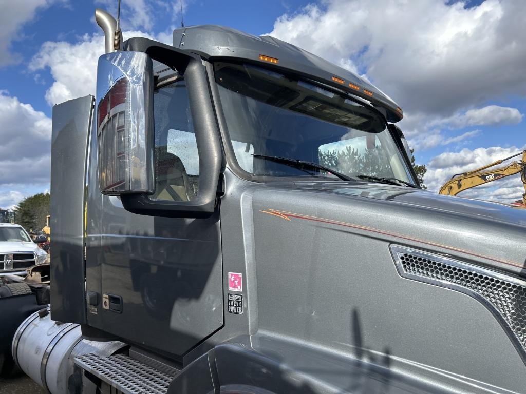 2016 Volvo D13 Day Cab