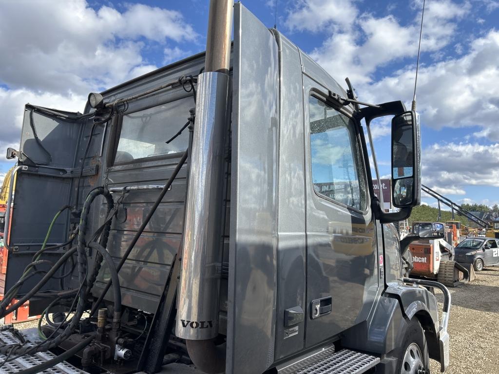 2016 Volvo D13 Day Cab