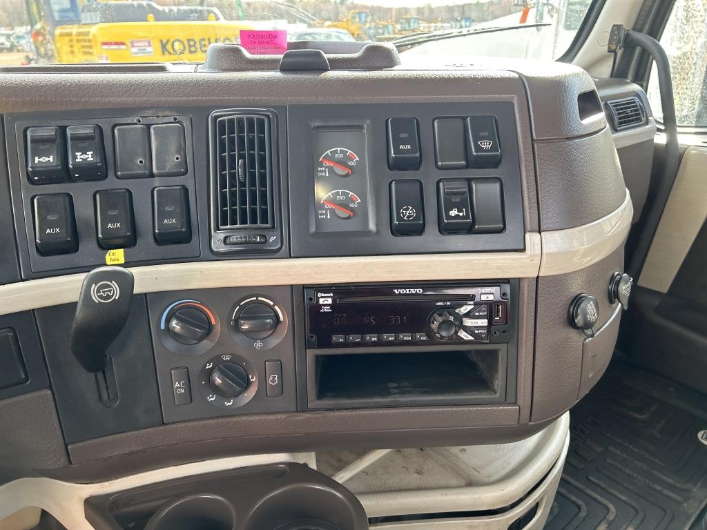 2016 Volvo D13 Day Cab