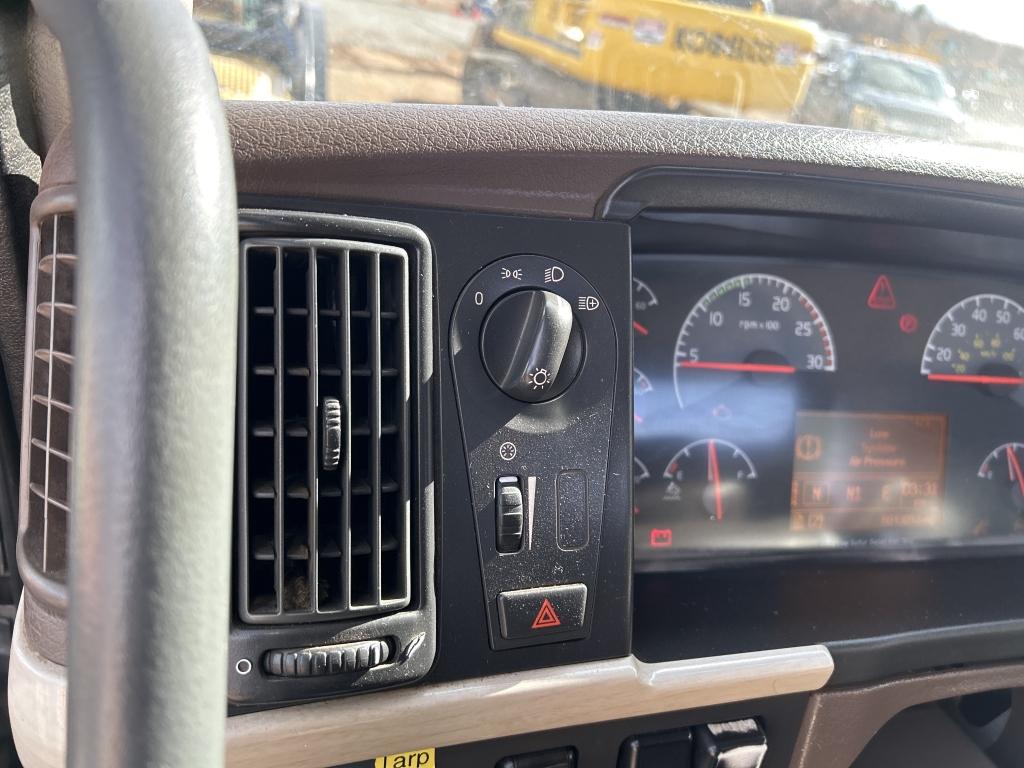 2016 Volvo D13 Day Cab