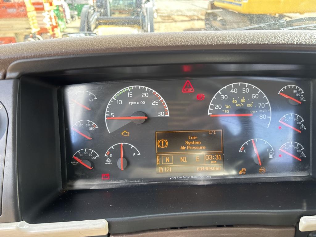 2016 Volvo D13 Day Cab