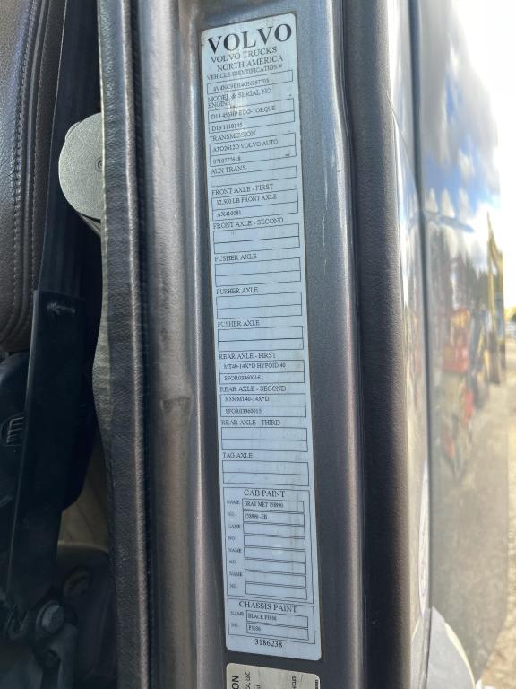 2016 Volvo D13 Day Cab