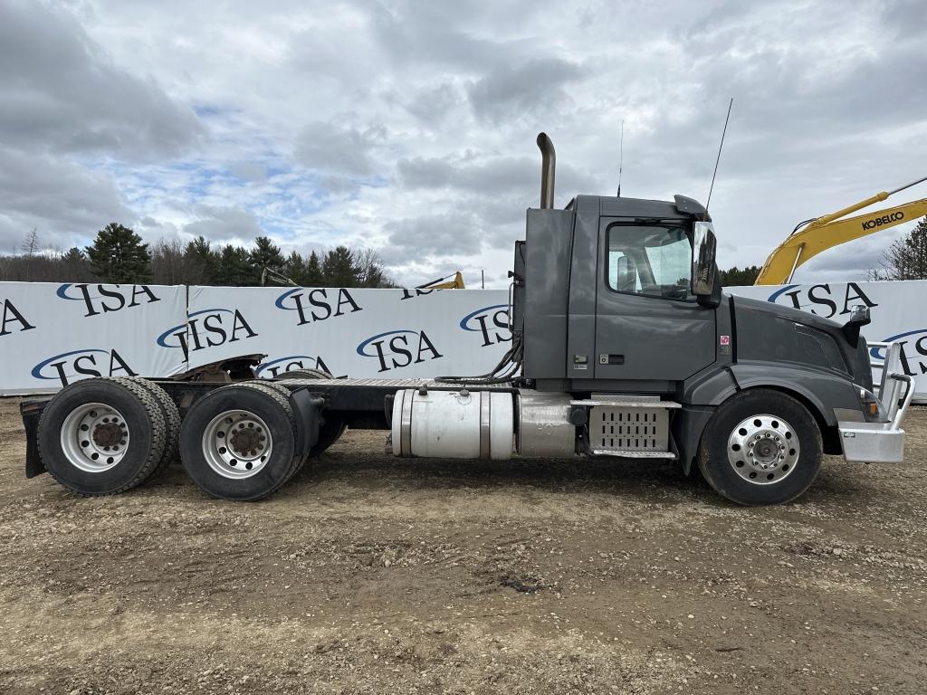2016 Volvo D13 Day Cab