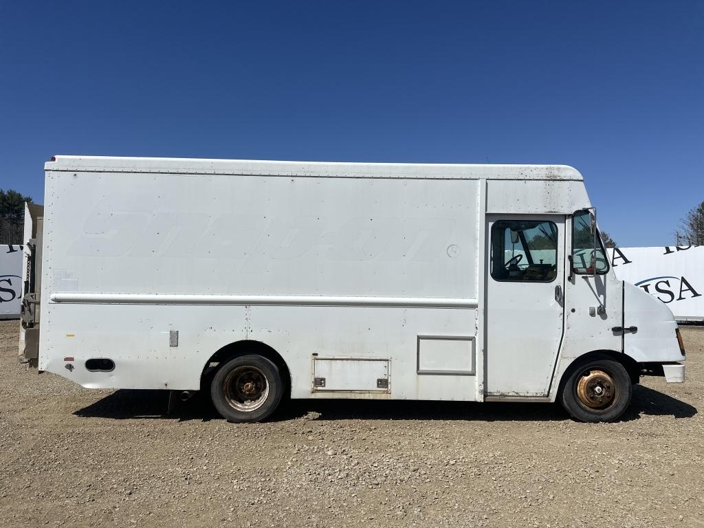 2001 Freightliner Mt45 Box Truck