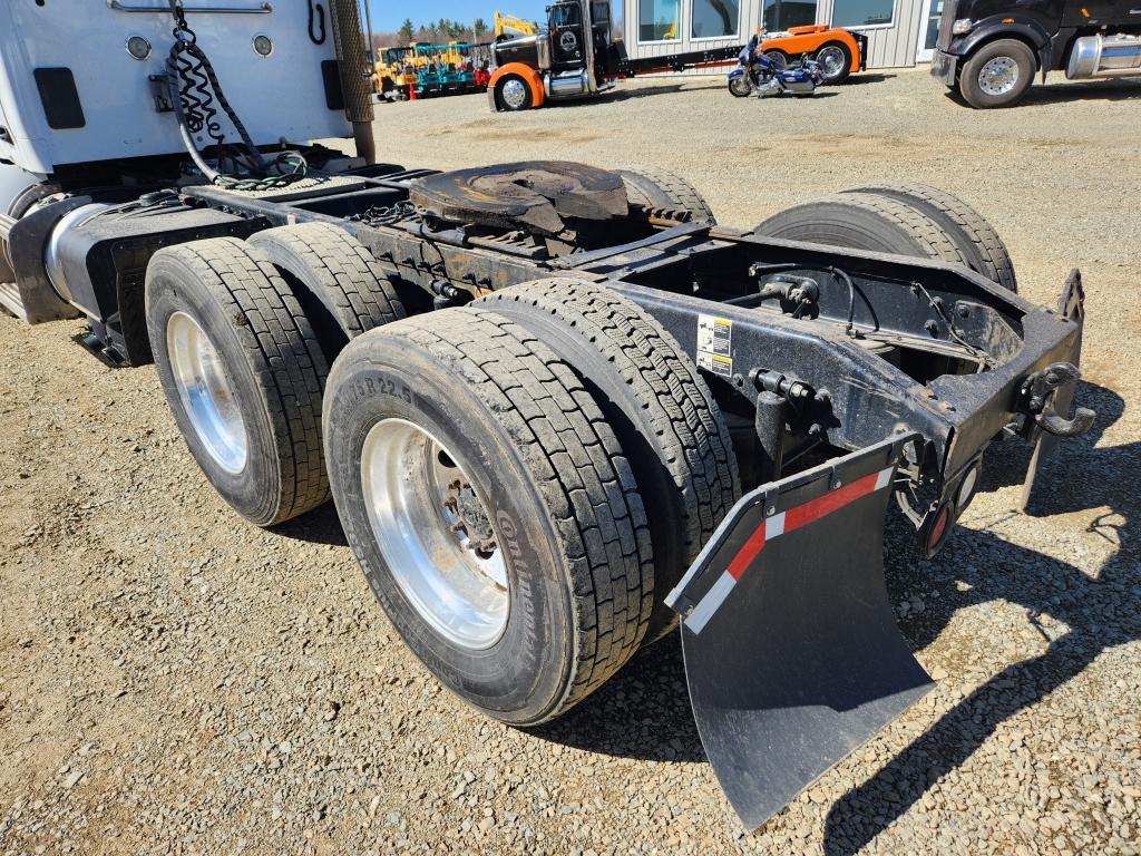 2017 Peterbilt 579 Day Cab Truck Tractor