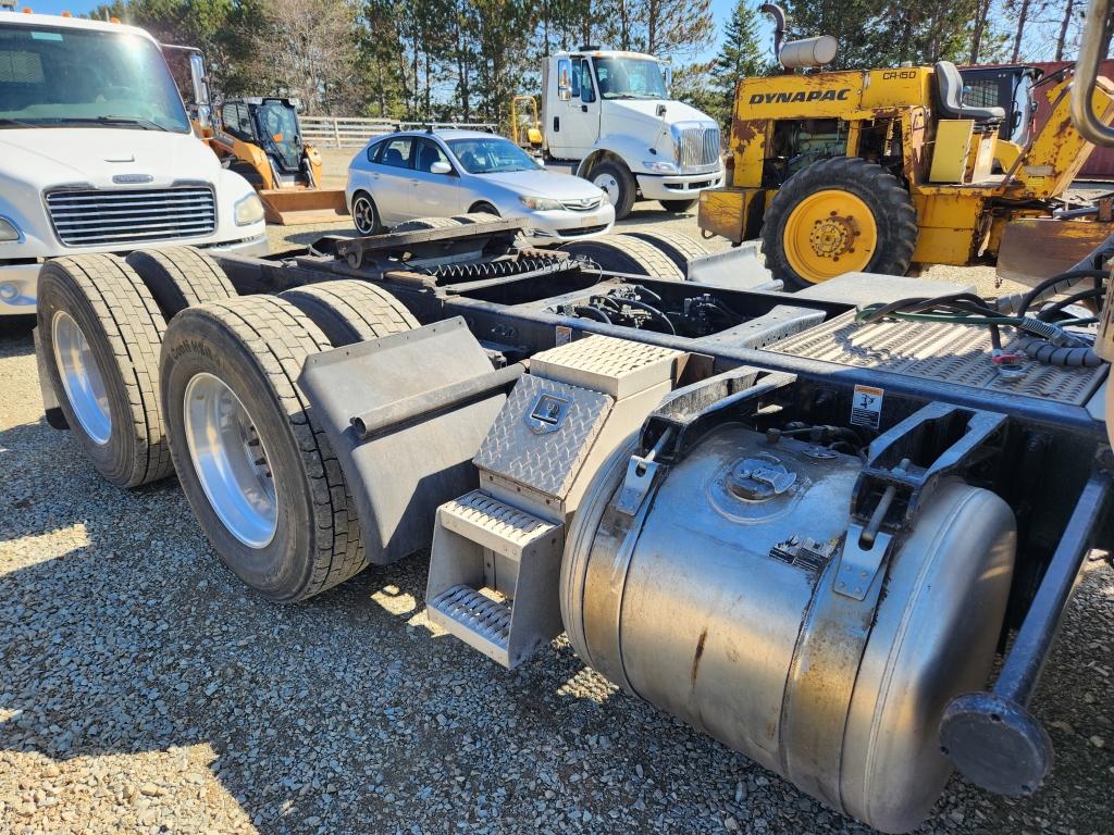 2017 Peterbilt 579 Day Cab Truck Tractor
