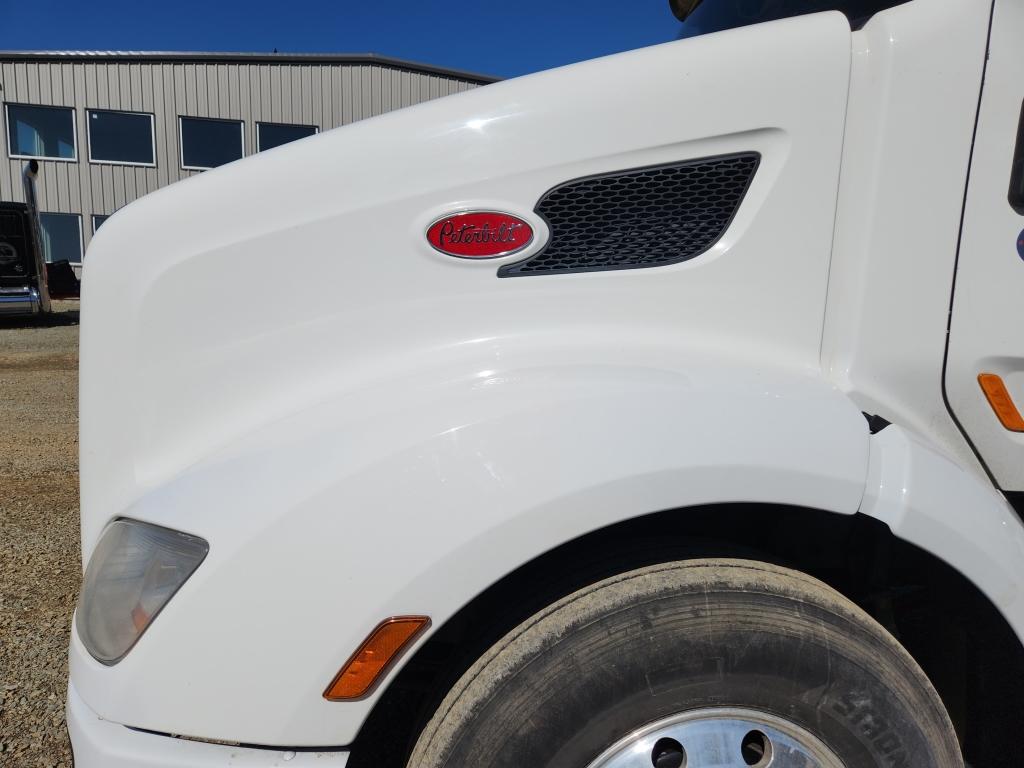 2017 Peterbilt 579 Day Cab Truck Tractor
