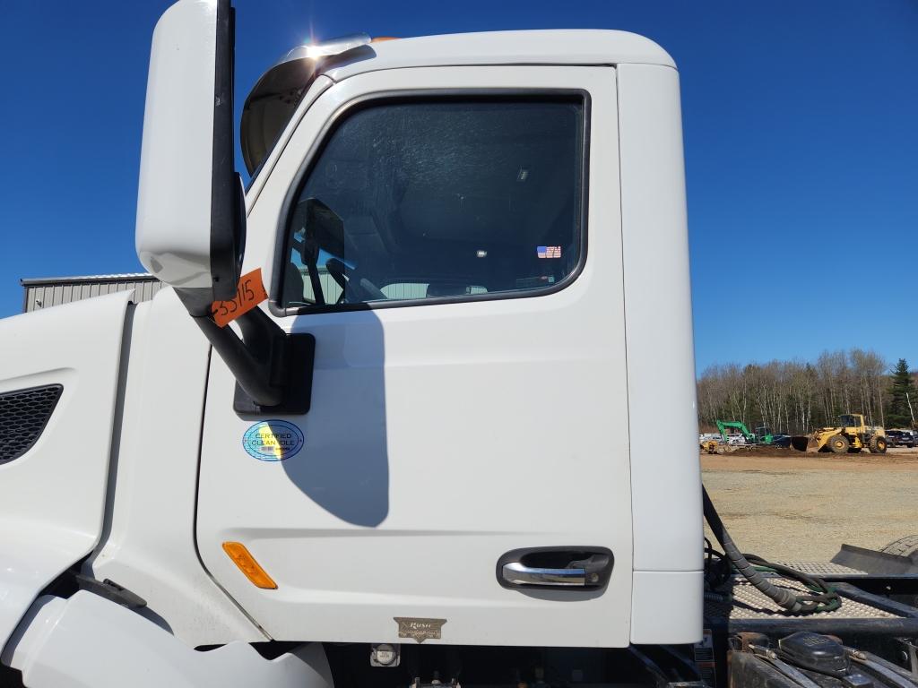 2017 Peterbilt 579 Day Cab Truck Tractor