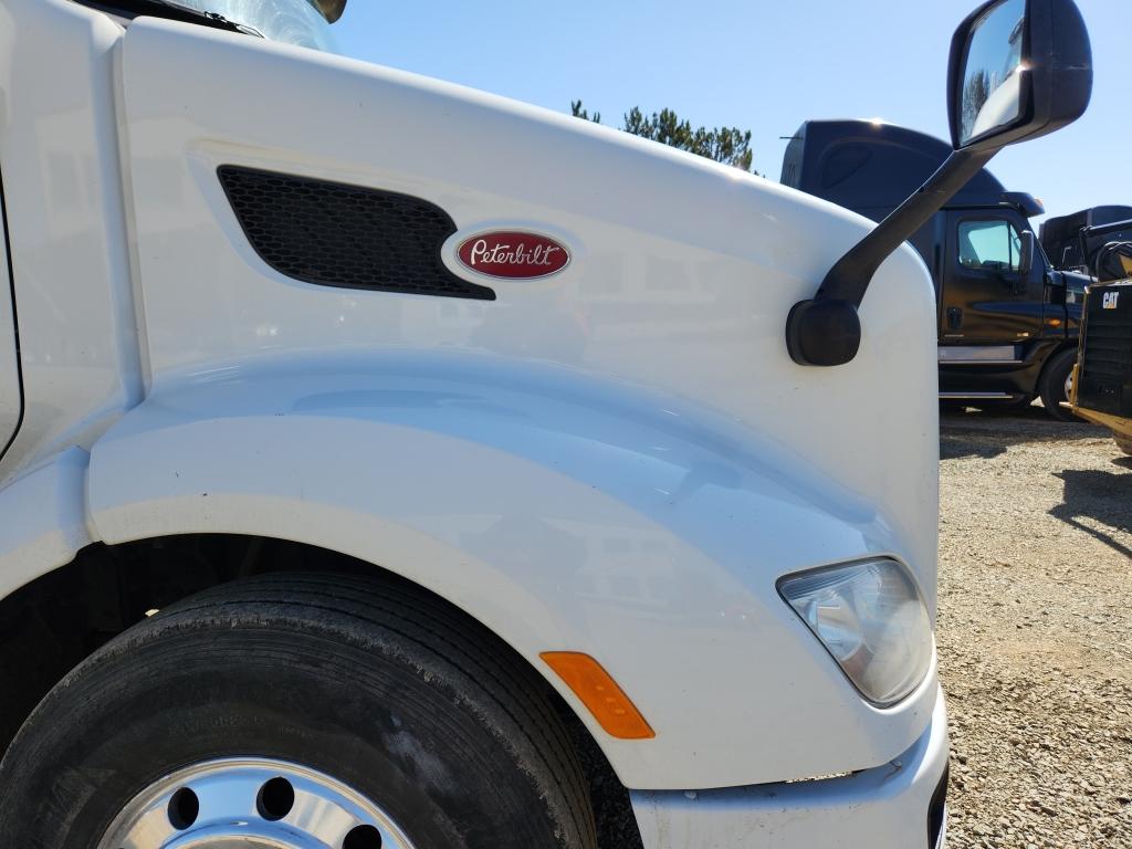 2017 Peterbilt 579 Day Cab Truck Tractor