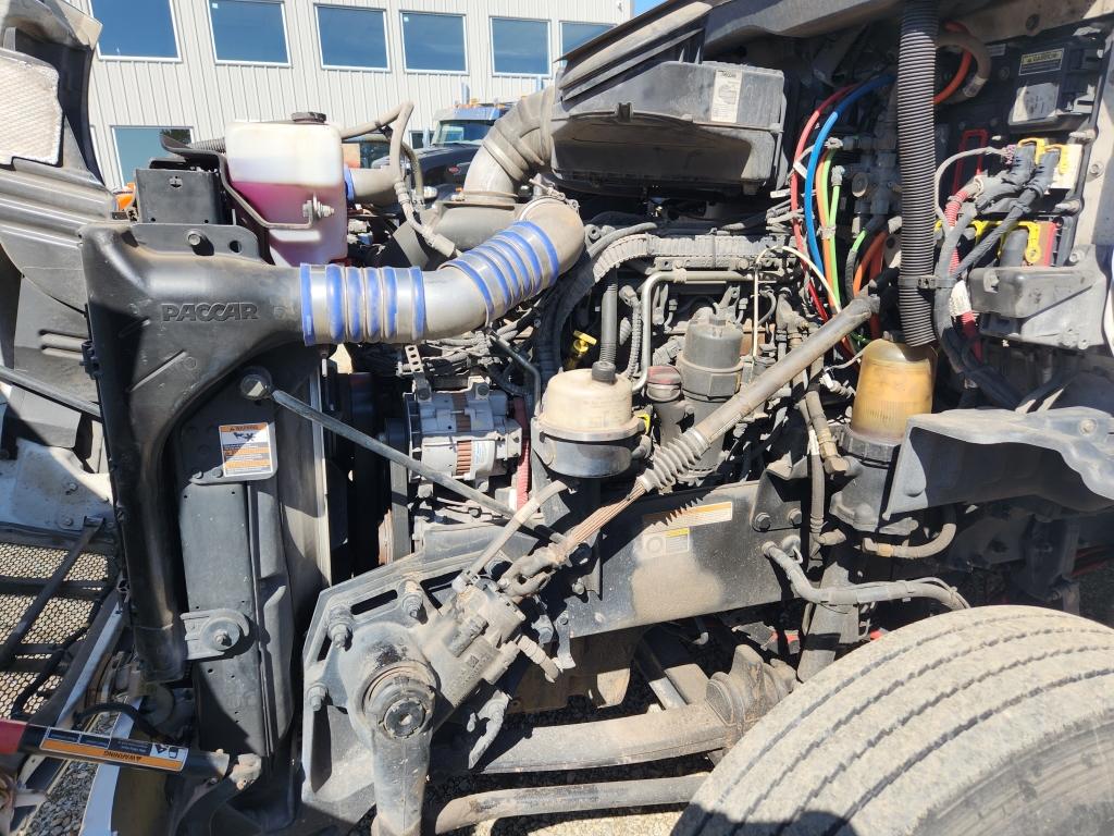 2017 Peterbilt 579 Day Cab Truck Tractor
