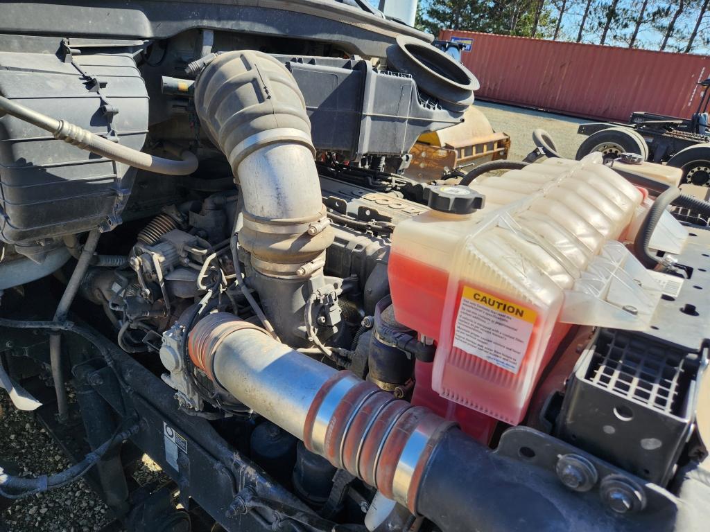2017 Peterbilt 579 Day Cab Truck Tractor