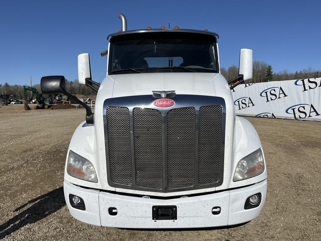 2017 Peterbilt 579 Day Cab Truck Tractor