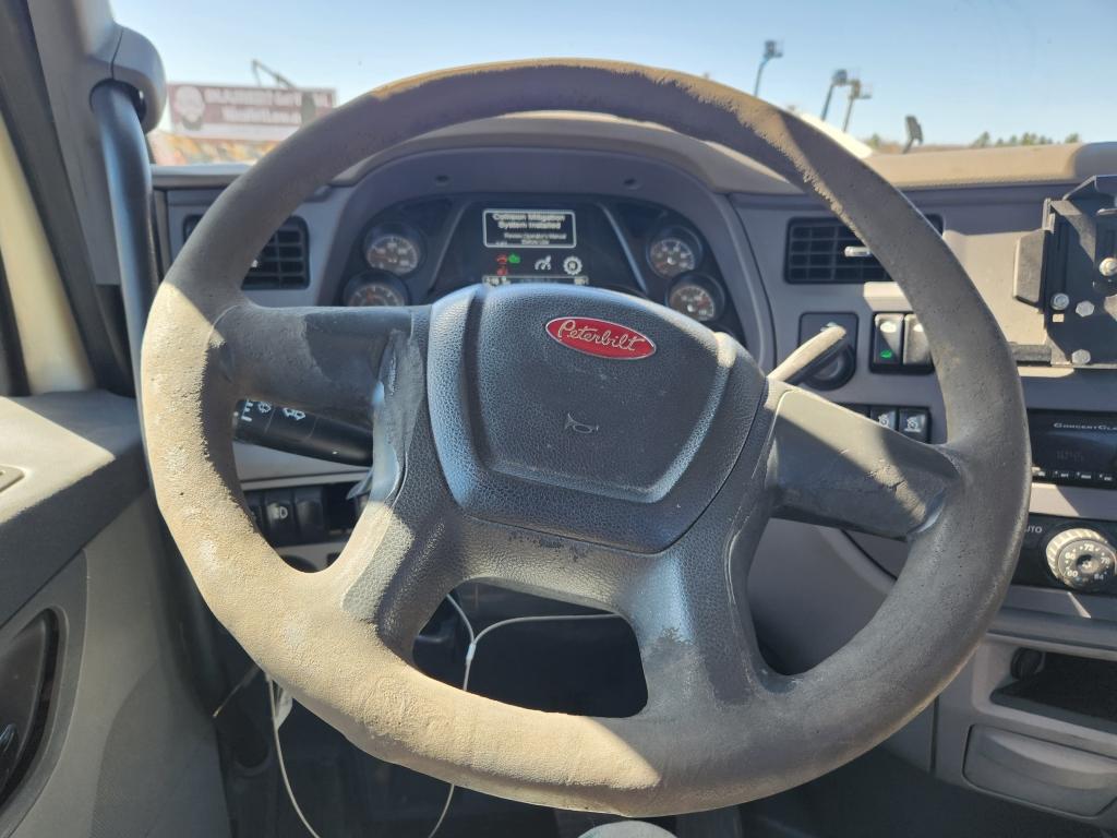 2017 Peterbilt 579 Day Cab Truck Tractor