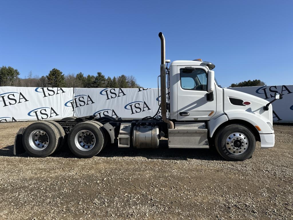 2017 Peterbilt 579 Day Cab Truck Tractor
