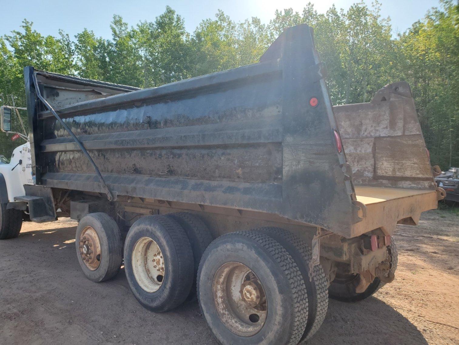 1993 Ford L8000 Dump Truck