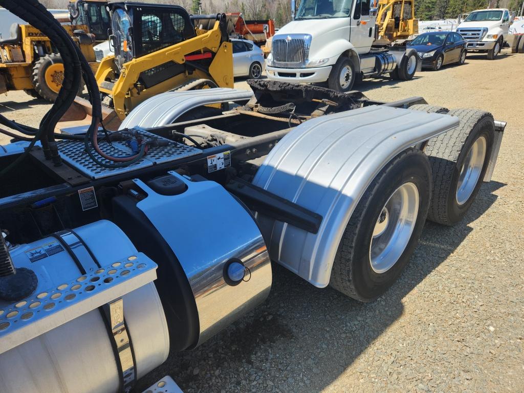 2016 Kenworth T660 Sleeper Cab Truck