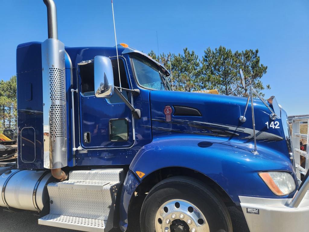 2016 Kenworth T660 Sleeper Cab Truck