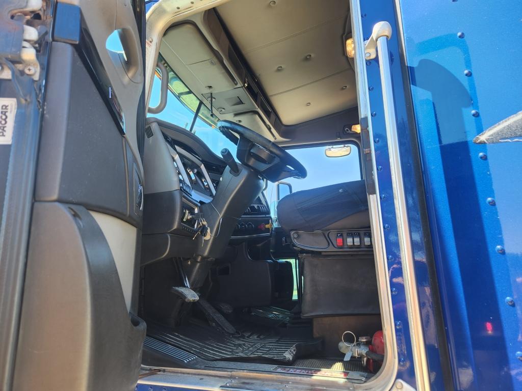 2016 Kenworth T660 Sleeper Cab Truck