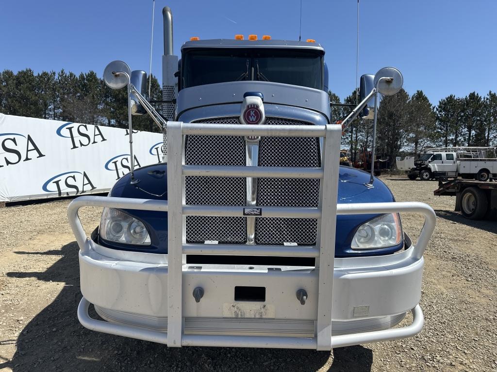 2016 Kenworth T660 Sleeper Cab Truck