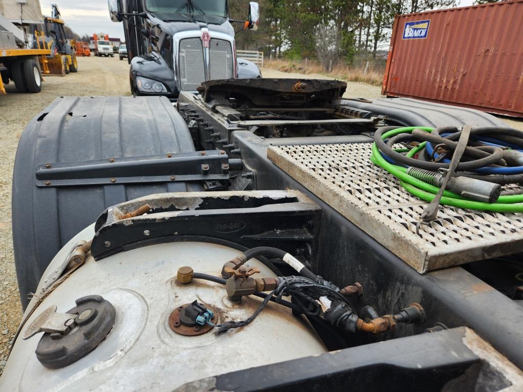 2018 Peterbilt 567 Day Cab Truck Tractor