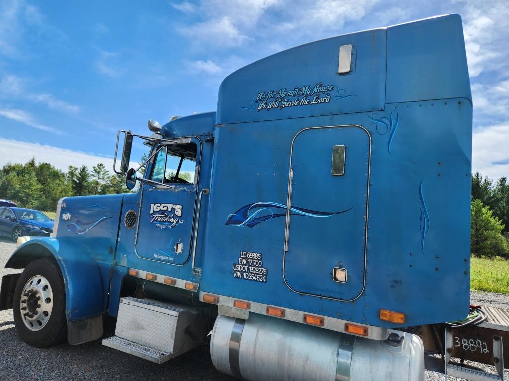 2001 Peterbilt 379 Sleeper Truck Tractor