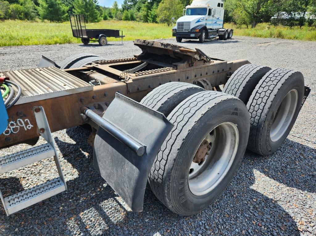 2001 Peterbilt 379 Sleeper Truck Tractor