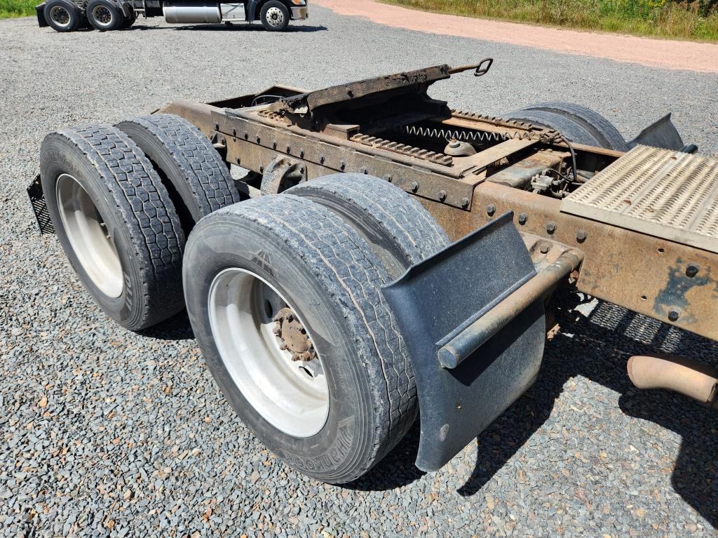 2001 Peterbilt 379 Sleeper Truck Tractor