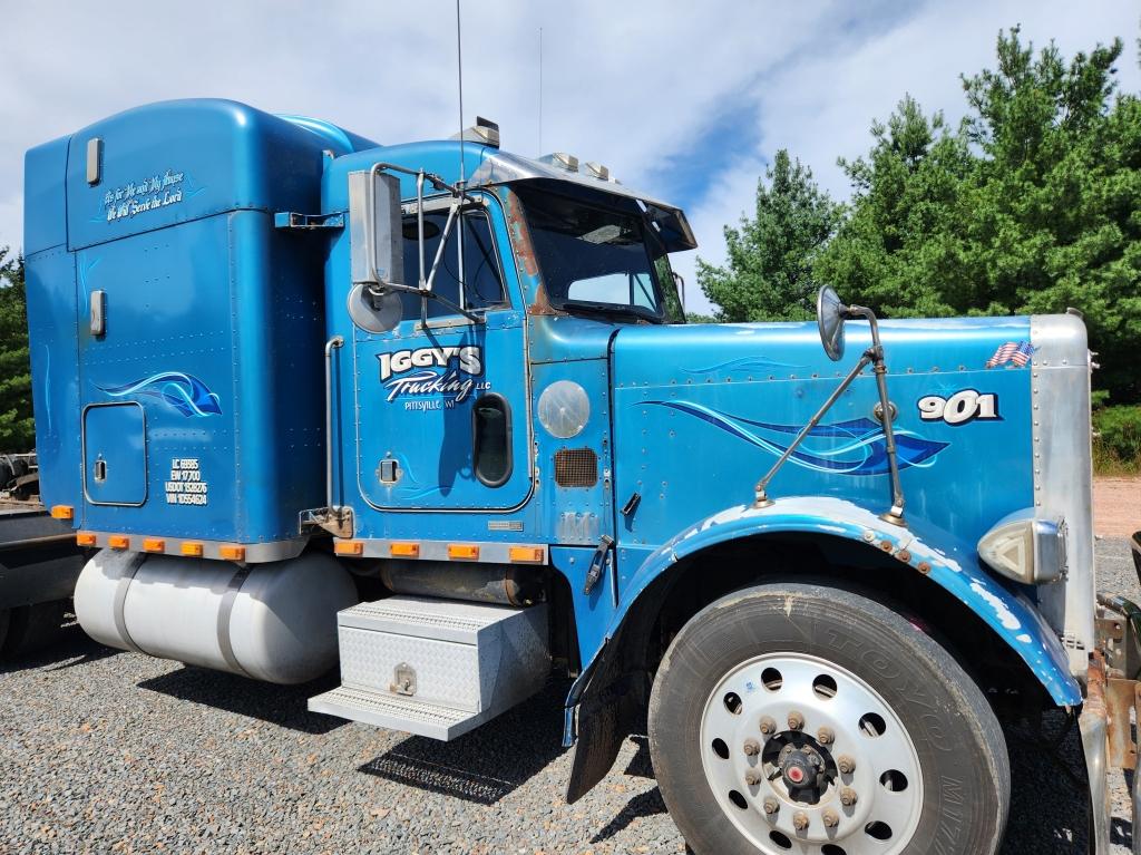 2001 Peterbilt 379 Sleeper Truck Tractor