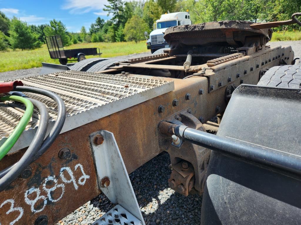 2001 Peterbilt 379 Sleeper Truck Tractor