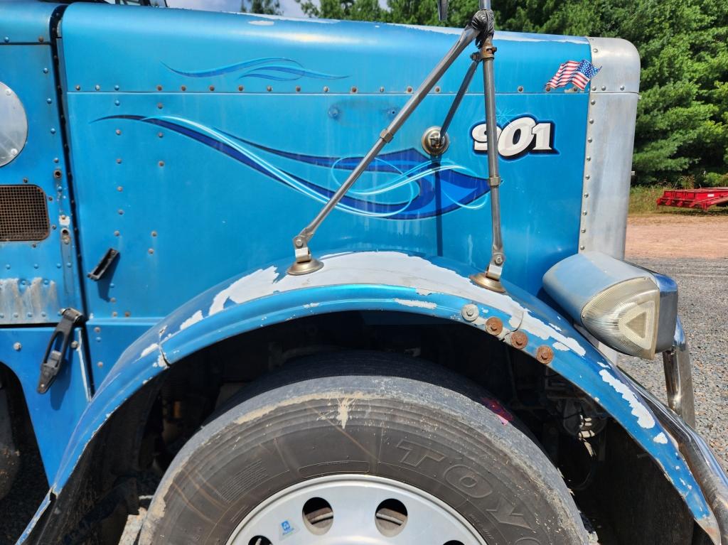 2001 Peterbilt 379 Sleeper Truck Tractor