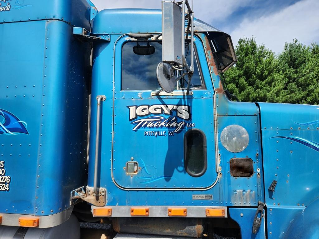 2001 Peterbilt 379 Sleeper Truck Tractor