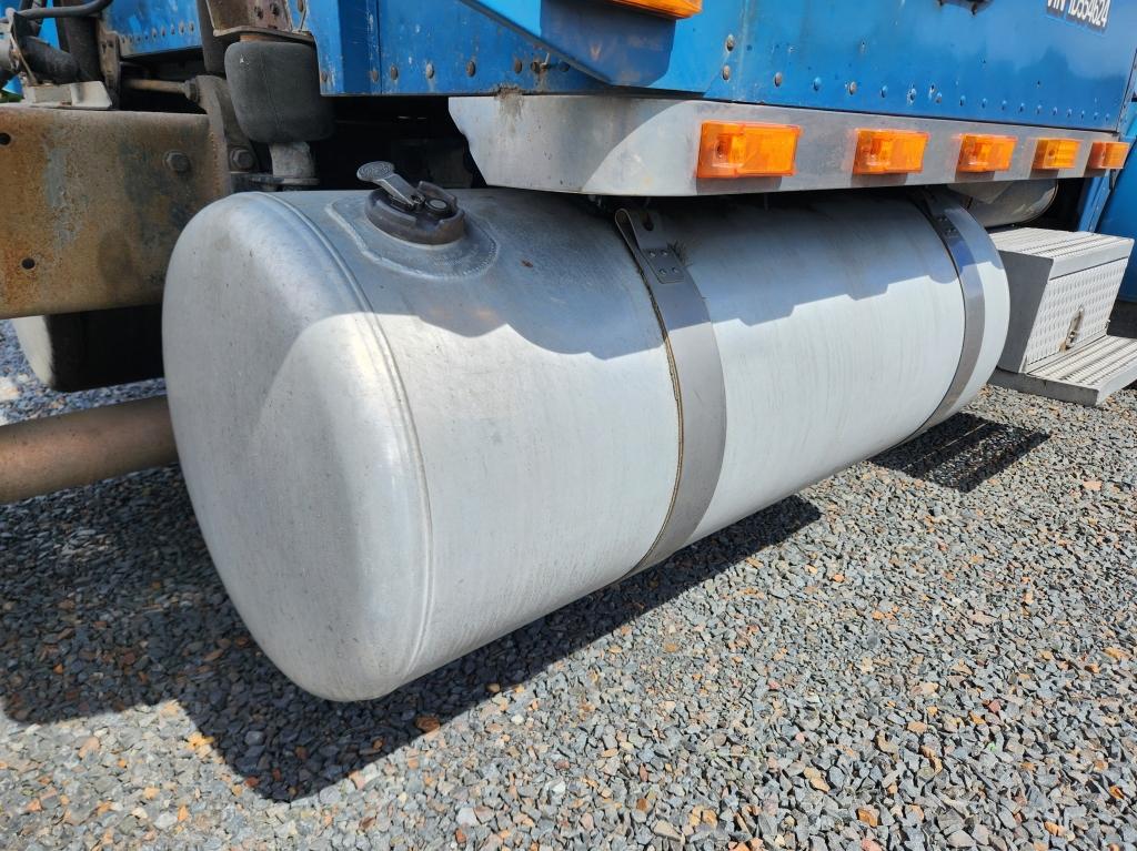 2001 Peterbilt 379 Sleeper Truck Tractor