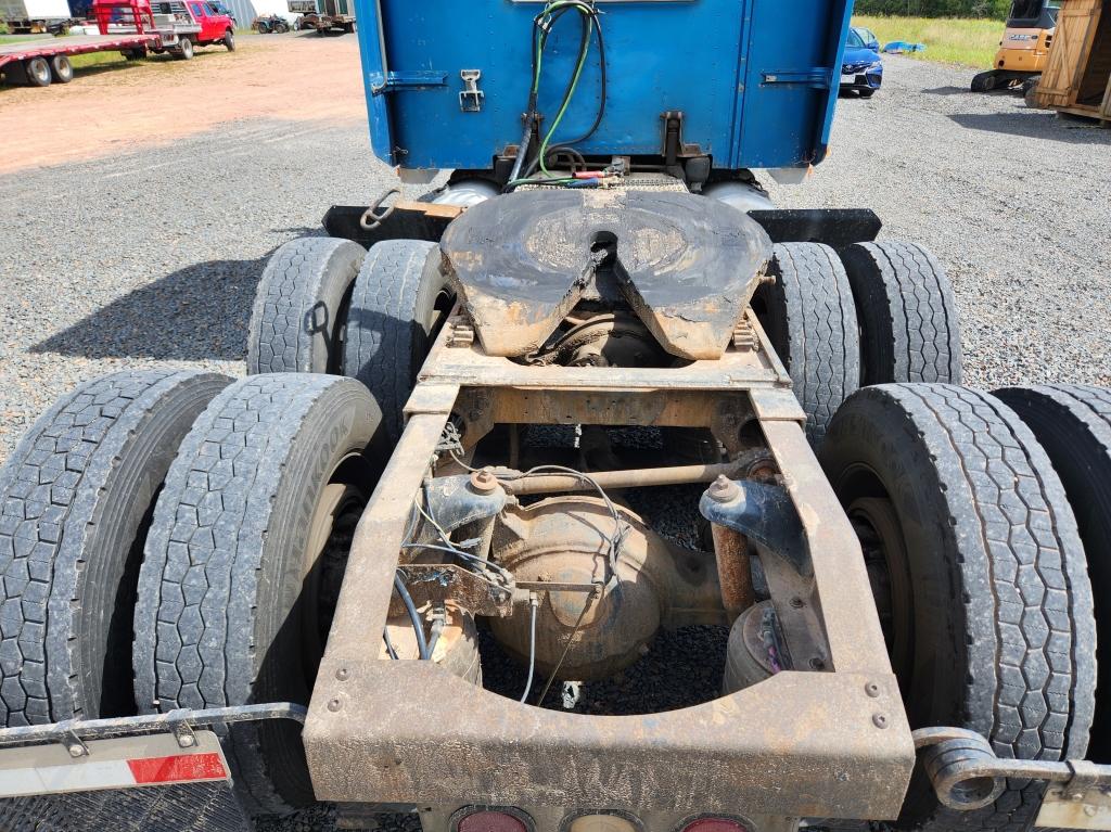 2001 Peterbilt 379 Sleeper Truck Tractor