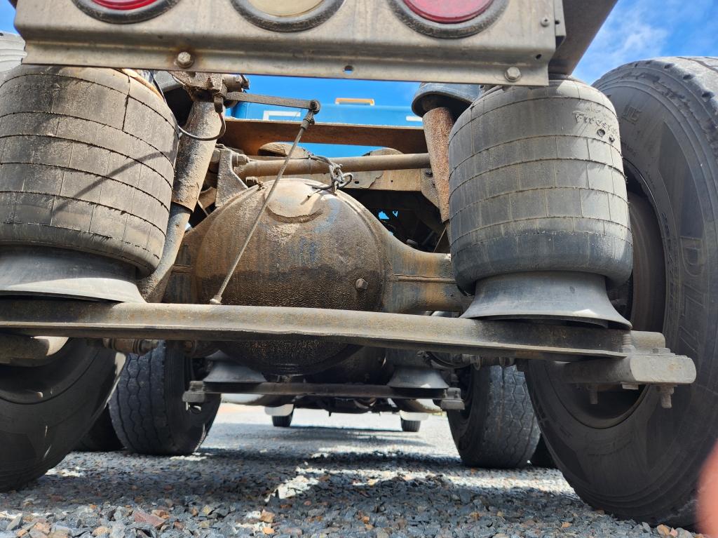 2001 Peterbilt 379 Sleeper Truck Tractor