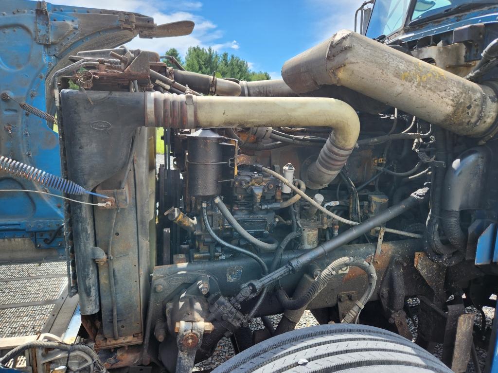 2001 Peterbilt 379 Sleeper Truck Tractor