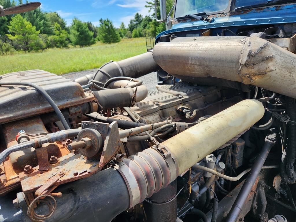 2001 Peterbilt 379 Sleeper Truck Tractor