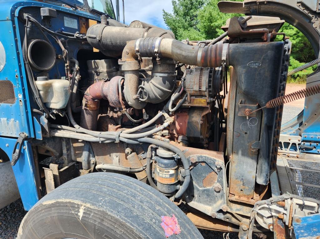 2001 Peterbilt 379 Sleeper Truck Tractor