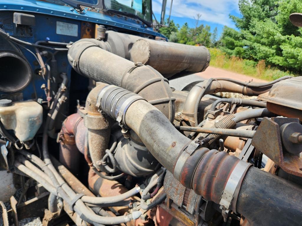 2001 Peterbilt 379 Sleeper Truck Tractor