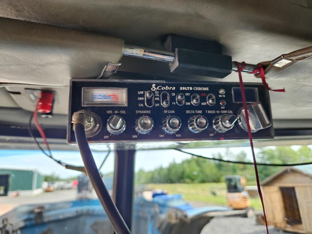 2001 Peterbilt 379 Sleeper Truck Tractor