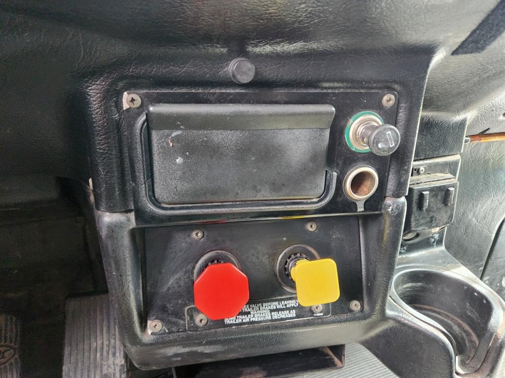 2001 Peterbilt 379 Sleeper Truck Tractor