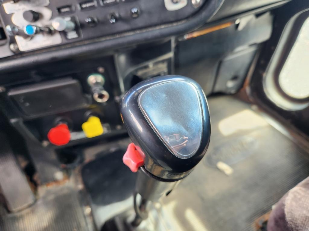 2001 Peterbilt 379 Sleeper Truck Tractor