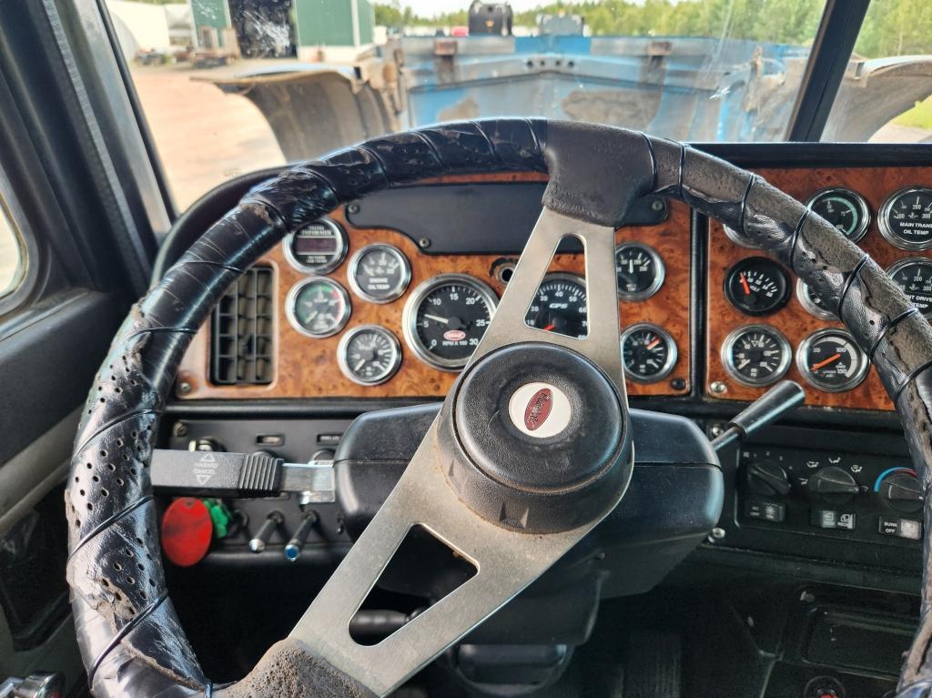 2001 Peterbilt 379 Sleeper Truck Tractor