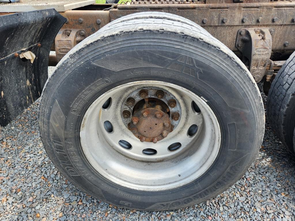 2001 Peterbilt 379 Sleeper Truck Tractor