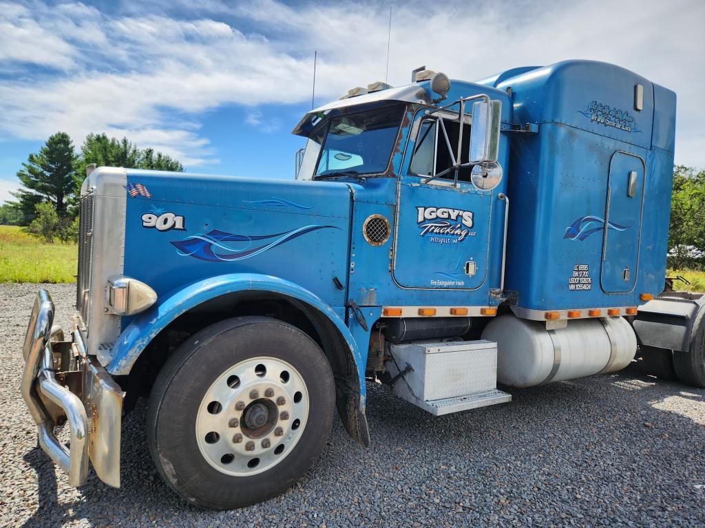 2001 Peterbilt 379 Sleeper Truck Tractor