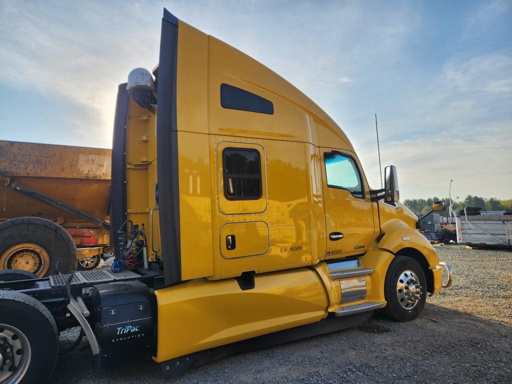 2017 Kenworth 680 Sleeper Cab Truck Tractor