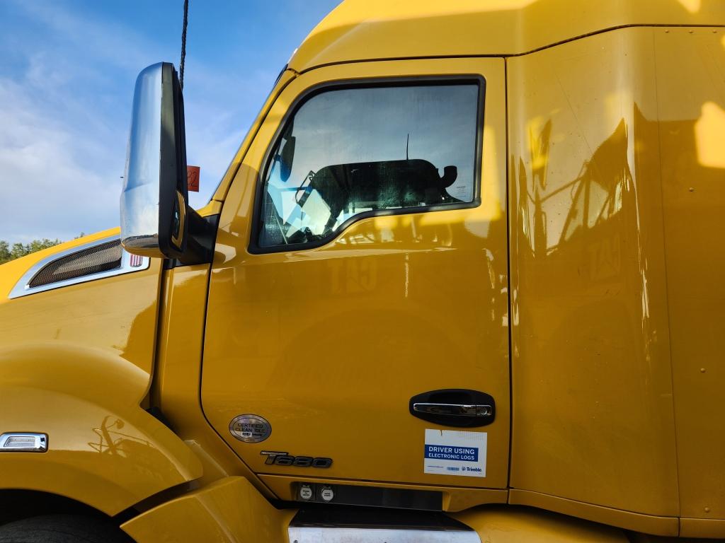 2017 Kenworth 680 Sleeper Cab Truck Tractor